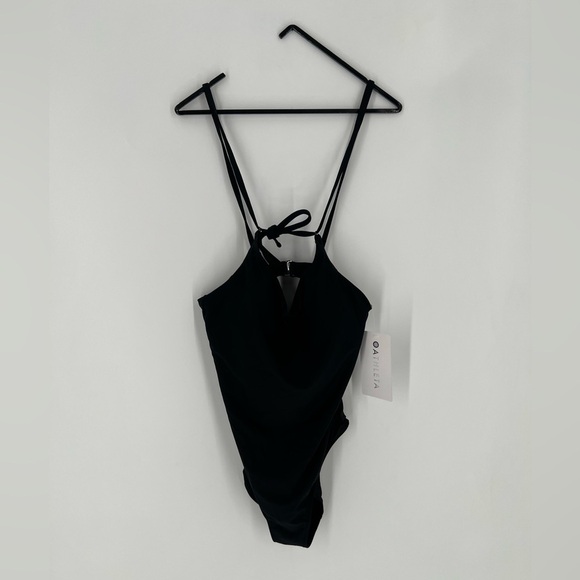 Athleta Keyhole Strappy One Piece Swimsuit In Black - Picture 1 of 7